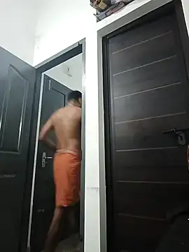 Snapshot of johnsinsexy chatting on 01/06/25, 10:05 johnsinsexy online show from 01/06/25, 10:05