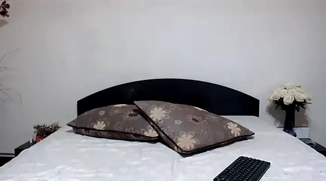 Snapshot of EveeRose chatting on 12/29/24, 06:35 EveeRose online show from 12/29/24, 06:35