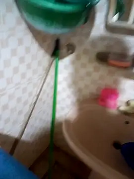 Snapshot of shenLytle chatting on 10/10/25, 01:43 shenLytle online show from 10/10/25, 01:43