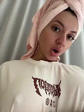 JulliaVegas online show from 03/24/26, 02:27