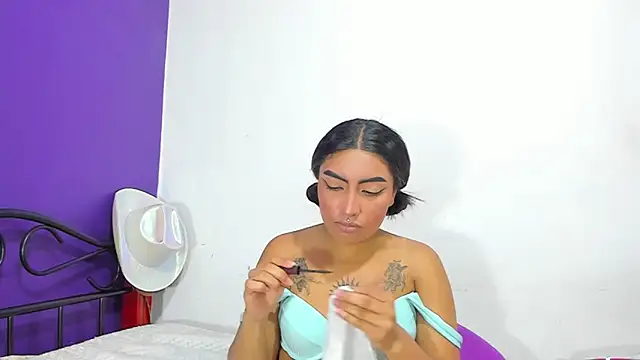 Snapshot of Natymontiell_ chatting on 12/18/24, 04:06 Natymontiell online show from 12/18/24, 04:06