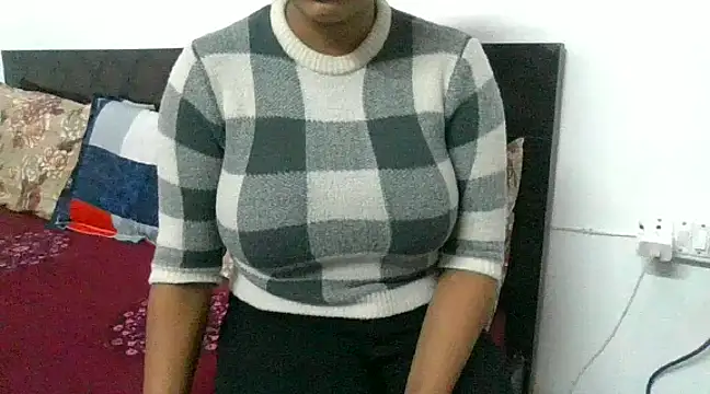 Snapshot of chavi_12 chatting on 12/19/24, 11:57 chavi 12 online show from 12/19/24, 11:57