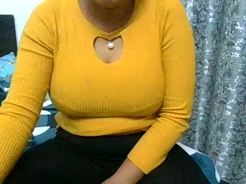 Snapshot of chavi_12 chatting on 01/07/25, 02:10 chavi 12 online show from 01/07/25, 02:10