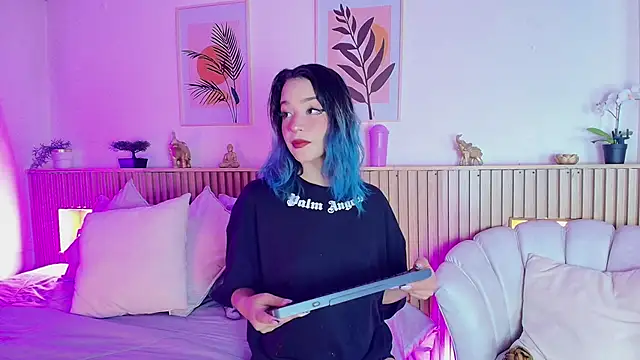 Snapshot of EmmaJhonnsson chatting on 02/14/25, 08:37 EmmaJhonnsson online show from 02/14/25, 08:37