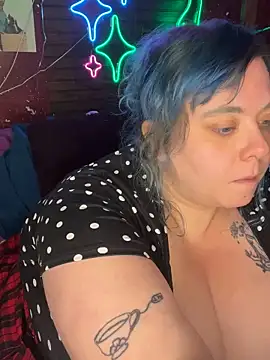 Snapshot of SleazeLouize chatting on 12/16/24, 02:25 SleazeLouize online show from 12/16/24, 02:25