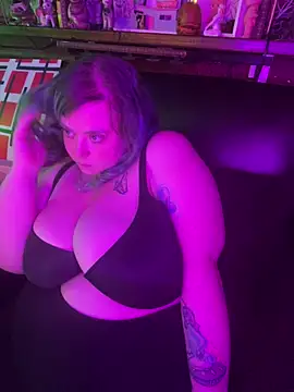 Snapshot of SleazeLouize chatting on 02/10/25, 06:09 SleazeLouize online show from 02/10/25, 06:09