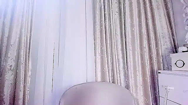 Snapshot of sweetdream_eva chatting on 12/19/24, 12:45 sweetdream eva online show from 12/19/24, 12:45