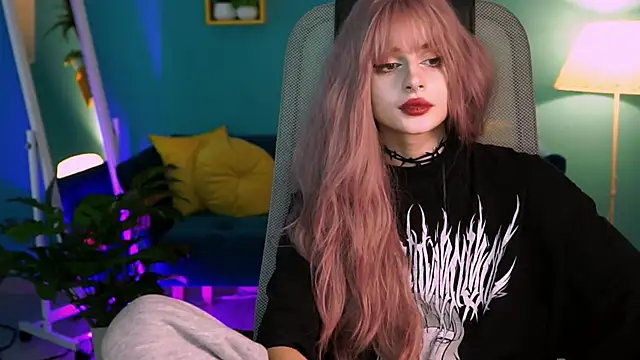 Snapshot of JadeCastle_ chatting on 03/18/25, 08:03 JadeCastle online show from 03/18/25, 08:03