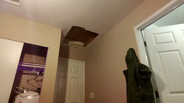 Huntzg23 online show from 12/18/25, 12:44