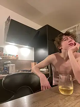 Snapshot of Bulmasexy chatting on 02/24/25, 08:03 Bulmasexy online show from 02/24/25, 08:03