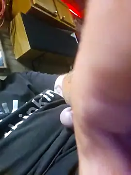 Snapshot of tileguyyy chatting on 09/13/25, 06:35 tileguyyy online show from 09/13/25, 06:35