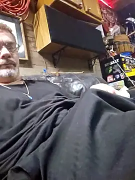 Snapshot of tileguyyy chatting on 09/23/25, 04:04 tileguyyy online show from 09/23/25, 04:04