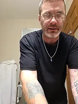 Snapshot of tileguyyy chatting on 11/30/25, 01:20 tileguyyy online show from 11/30/25, 01:20