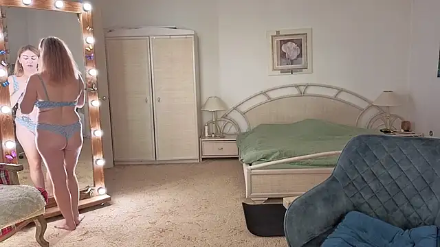 Snapshot of moonlight4u chatting on 11/04/25, 06:45 moonlight4u online show from 11/04/25, 06:45