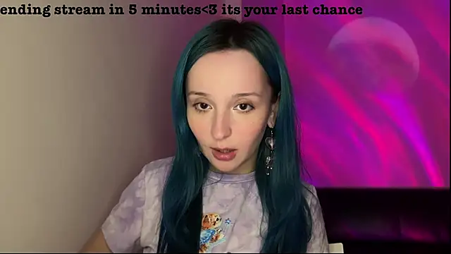 Snapshot of bumble_bee chatting on 12/23/24, 11:47 bumble bee online show from 12/23/24, 11:47