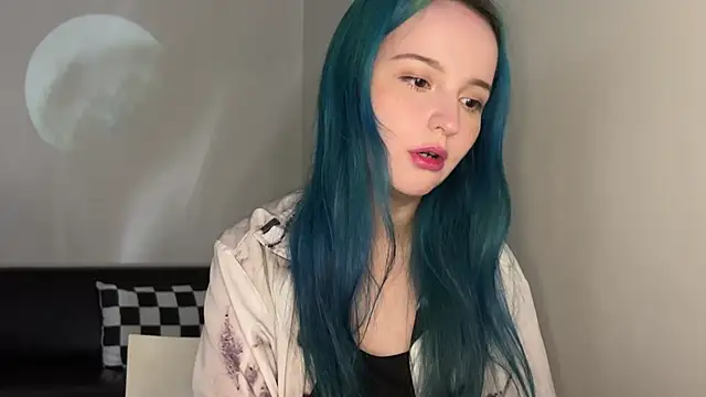 Snapshot of bumble_bee chatting on 12/28/24, 01:06 bumble bee online show from 12/28/24, 01:06