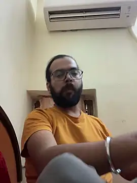 Snapshot of Arsh_Loves_Luv chatting on 12/18/24, 01:23 Arsh Loves Luv online show from 12/18/24, 01:23