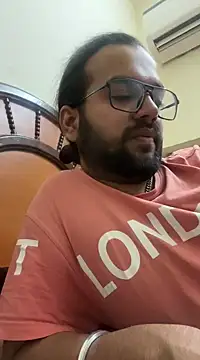 Snapshot of Arsh_Loves_Luv chatting on 12/28/24, 12:24 Arsh Loves Luv online show from 12/28/24, 12:24