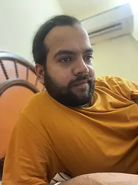 Snapshot of Arsh_Loves_Luv chatting on 12/31/24, 10:04 Arsh Loves Luv online show from 12/31/24, 10:04