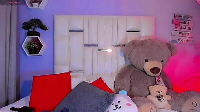 Snapshot of Aileen_18 chatting on 11/02/25, 07:22 Aileen 18 online show from 11/02/25, 07:22