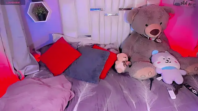 Aileen 18 online show from 04/11/26, 06:51