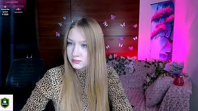 Snapshot of playful_sophie chatting on 02/02/25, 10:13 playful sophie online show from 02/02/25, 10:13