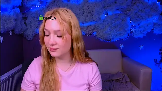 Snapshot of playful_sophie chatting on 04/21/26, 02:51 playful sophie online show from 04/21/26, 02:51