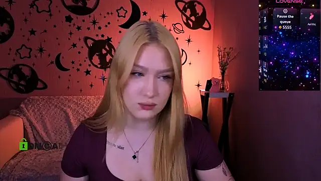 Snapshot of playful_sophie chatting on 05/07/26, 07:30 playful sophie online show from 05/07/26, 07:30