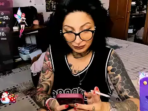 Snapshot of Lucky_Deniz chatting on 12/18/24, 10:19 Lucky Deniz online show from 12/18/24, 10:19