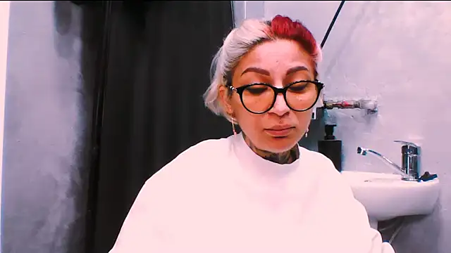 Snapshot of Lucky_Deniz chatting on 11/23/25, 10:04 Lucky Deniz online show from 11/23/25, 10:04