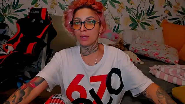 Snapshot of Lucky_Deniz chatting on 12/13/25, 11:21 Lucky Deniz online show from 12/13/25, 11:21