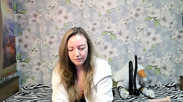 KattyLuuu online show from 09/19/25, 08:53