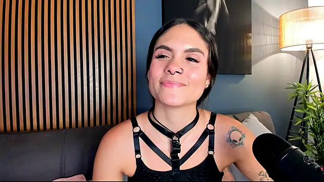 Gaby Ferrer online show from 12/22/25, 02:58