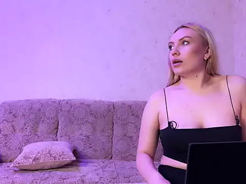 Snapshot of AzallandRoom chatting on 12/04/25, 06:16 AzallandRoom online show from 12/04/25, 06:16