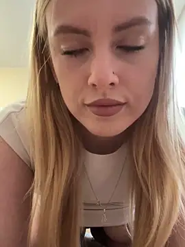 Snapshot of AzallandRoom chatting on 04/13/26, 08:53 AzallandRoom online show from 04/13/26, 08:53