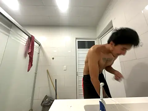 GIOOOO568 online show from 10/22/25, 12:33