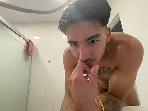 GIOOOO568 online show from 10/24/25, 03:47