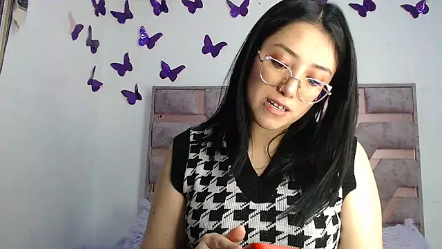 Snapshot of Anny_Fox- chatting on 05/30/26, 04:09 Anny Fox- online show from 05/30/26, 04:09