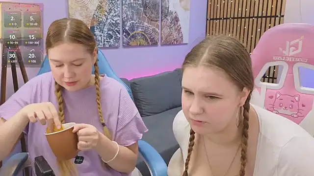 Ellie Wellie online show from 01/28/25, 03:25