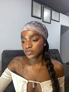 Snapshot of Zizi-campbel chatting on 03/07/25, 12:34 Zizi-campbel online show from 03/07/25, 12:34