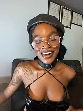 Snapshot of Zizi-campbel chatting on 03/09/25, 04:11 Zizi-campbel online show from 03/09/25, 04:11