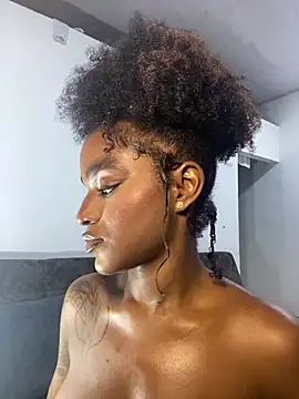 Snapshot of Zizi-campbel chatting on 03/13/25, 08:15 Zizi-campbel online show from 03/13/25, 08:15