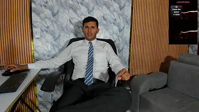 Hideintheoffice online show from 09/11/25, 02:44