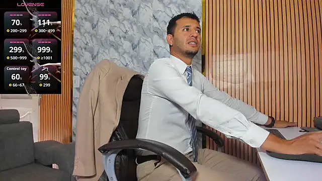 Hideintheoffice online show from 11/28/25, 06:54