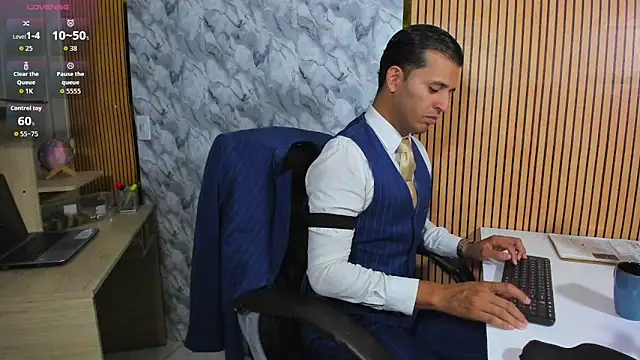 Hideintheoffice online show from 04/07/26, 03:29