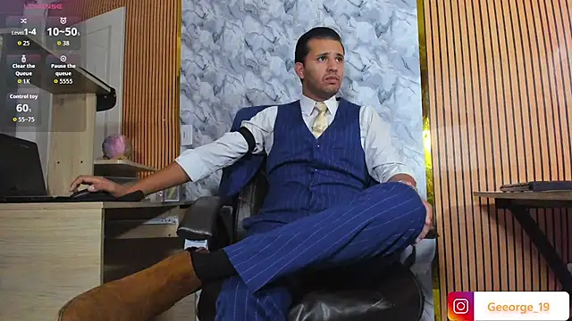 Hideintheoffice online show from 04/17/26, 11:46