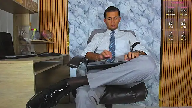 Hideintheoffice online show from 07/10/26, 02:16