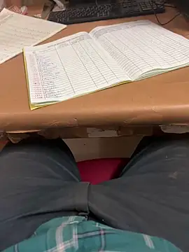 Snapshot of Hillz_king_98 chatting on 02/05/25, 10:33 Hillz king 98 online show from 02/05/25, 10:33