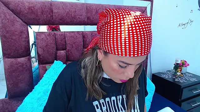 Snapshot of Lutza_Bela chatting on 01/03/25, 08:11 Lutza Bela online show from 01/03/25, 08:11