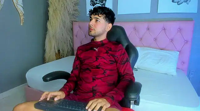 Snapshot of Samir_bear chatting on 01/17/25, 12:52 Samir bear online show from 01/17/25, 12:52